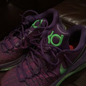 Mens basketball sneakers